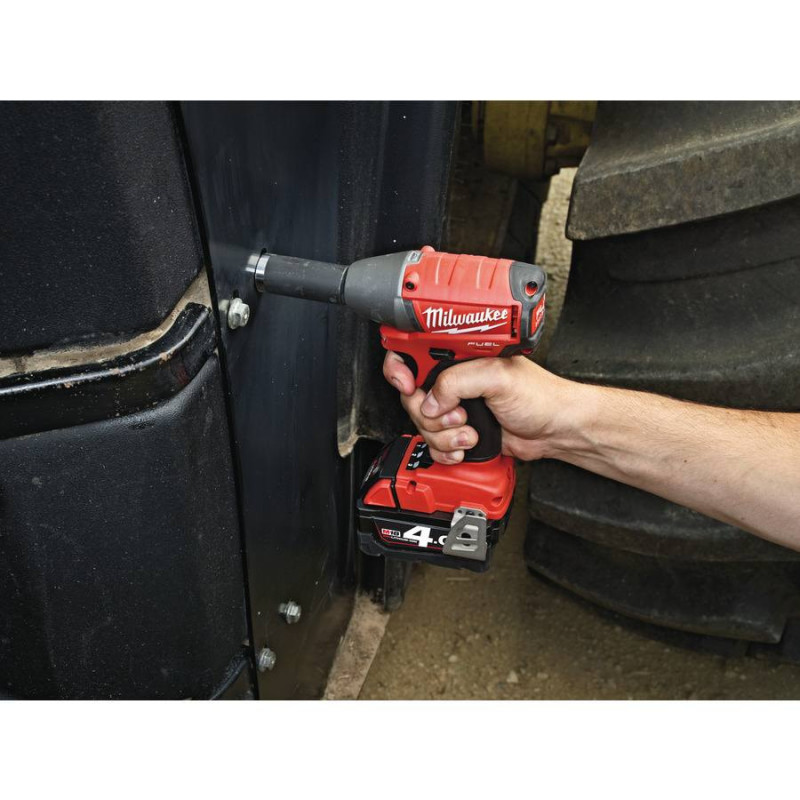 Аккумуляторный импульсный гайковерт Milwaukee M18 FUEL CIW 12-402C 4933433139 фото 4