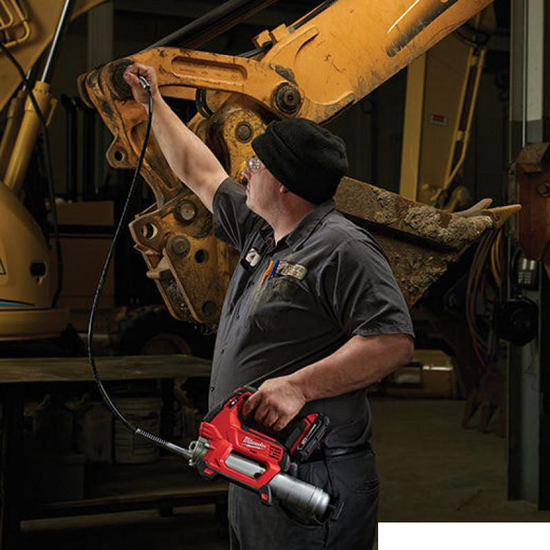 Аккумуляторный шприц для смазки Milwaukee M18 GG-202C 4933440491 фото 6