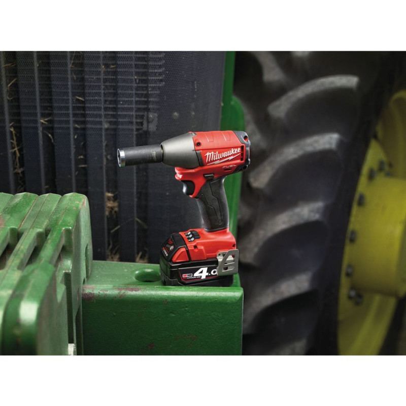 Аккумуляторный импульсный гайковерт Milwaukee M18 FUEL CIW 38-402C 4933433754 фото 3