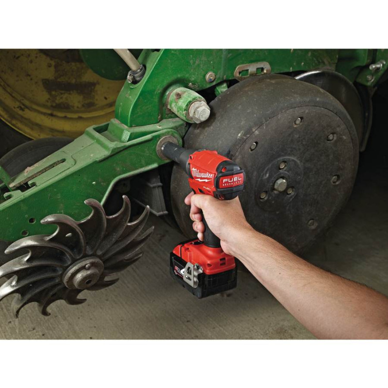 Аккумуляторный импульсный гайковерт Milwaukee M18 FUEL CIW 12-402C 4933433139 фото 5
