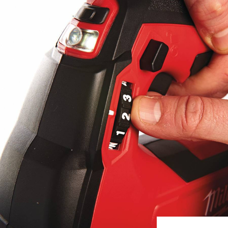 Аккумуляторный шприц для смазки Milwaukee M18 GG-501C 4933440492 фото 2