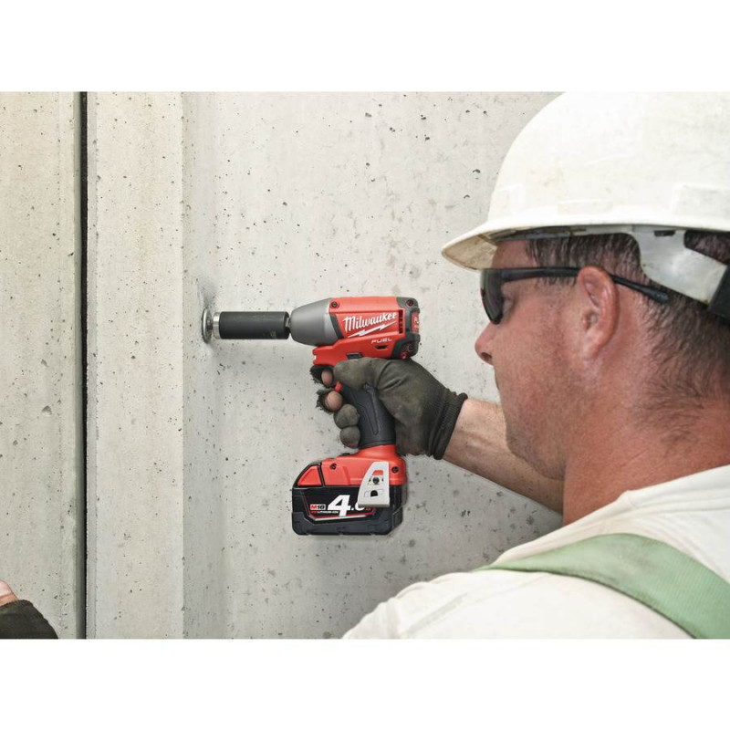 Аккумуляторный импульсный гайковерт Milwaukee M18 FUEL CIW 12-402C 4933433139 фото 3