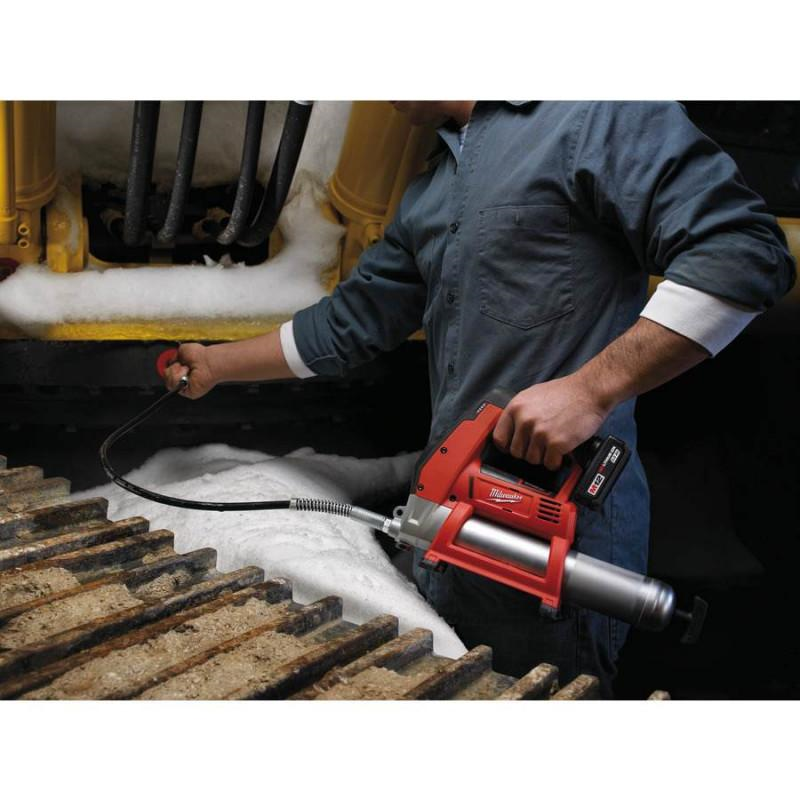 Аккумуляторный шприц для смазки Milwaukee M12 GG-301B 4933440430 фото 2