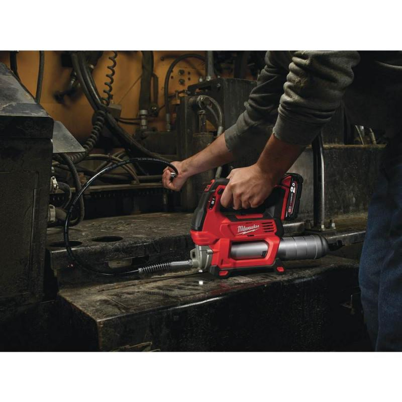 Аккумуляторный шприц для смазки Milwaukee M18 GG-202C 4933440491 фото 7