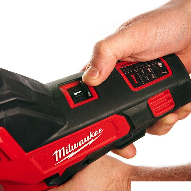 Аккумуляторный кабелерез Milwaukee M12 CC-21C 4933431610 фото 3