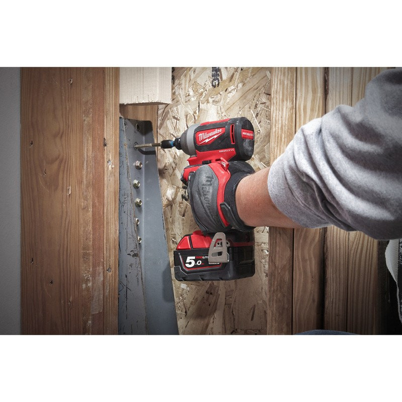 Аккумуляторный импульсный винтоверт Milwaukee M18 BLID2-502X 4933464520 фото 9